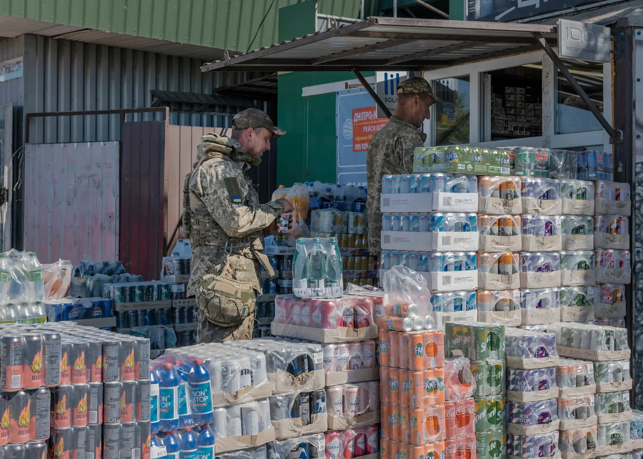 Енергетичні напої підтримують українських солдатів та економіку країни